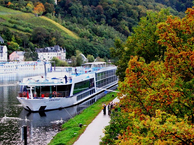 CRUCERO FLUVIALES DE LUJO CRUCEROS AMAWATERWAYS CRUCEROS LUXURY RIVER CRUISES AMAWATERWAYS DELUXE CRUISES LYON LUXURY CRUISES CRUCEROS ARLES LYON FRANCIA CRUCEROS FLUVIALES