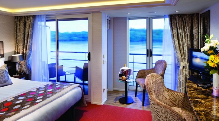 Muchas de las cabinas a bordo ofrecen dos balcones, un balcón francés (ventana con barandilla) y otro balcón con terraza CRUCEROS FLUVIALES DE LUJO AMAWATERWAYS AMASONATA CRUCEROS PAISAJES BAJOS CRUCEROS TIEMPO DE TULIPANES CRUCEROS AMAWATERWAYS CRUCEROS HOLANDA CRUCEROS BELGICA CRUCEROS RHIN CRUCEROS FLUVIALES CON BALCON