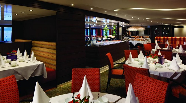 El Restaurante es elegante y confortable, y tiene grandes ventanales panorámicos para que no perdamos detalle del paisaje CRUCEROS FLUVIALES DE LUJO AMAWATERWAYS AMASONATA CRUCEROS PAISAJES BAJOS CRUCEROS TIEMPO DE TULIPANES CRUCEROS AMAWATERWAYS CRUCEROS HOLANDA CRUCEROS BELGICA CRUCEROS RHIN