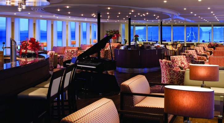 Desde el Main Lounge podremos admirar unas increibles vistas panorámicas CRUCEROS FLUVIALES DE LUJO AMAWATERWAYS AMASONATA CRUCEROS PAISAJES BAJOS CRUCEROS TIEMPO DE TULIPANES CRUCEROS AMAWATERWAYS CRUCEROS HOLANDA CRUCEROS BELGICA CRUCEROS RHIN
