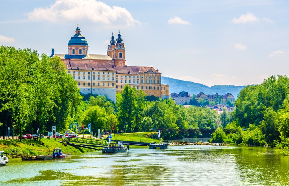 CRUCEROS MELK DANUBIO CRUCEROS FLUVIALES DANUBIO MELK AUSTRIA ABADIA DE MELK CRUISES MELK ABBEY RIVER DANUBE CRUISES #DanubeCruises #MelkCruises #CrucerosMelk #CrucerosDanubio #Danubio #Cruceros #CrucerosFluviales