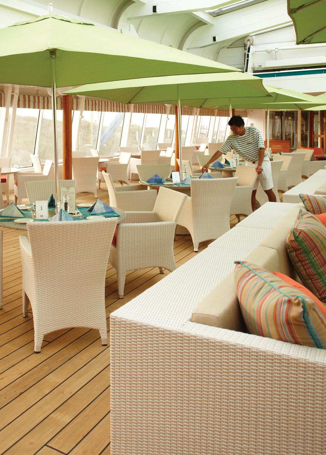 El Trident Grill, situado junto a la piscina les permitirá disfrutar de una gastronomía más relajada y popular, aunque no por ello de menor calidad, servida siempre de forma impecable y con todas las bebidas incluidas, como siempre a bordo de Crystal Cruises, excepto si se desean botellas de vino especiales o algún licor específico. CRUCEROS DE LUJO CRUCEROS CRYSTAL CRUISES CRYSTAL SYMPHONY CRUISES CRYSTAL SERENITY CRUISES CRUCEROS CRYSTAL SYMPHONY CRUCEROS CRYSTAL SERENITY CRUCEROS CRISTAL CRUCEROS DE LUJO LUXURY CRUISES CRYSTAL LUXURY CRUISES #CrucerosCrystal #CrystalCruises #CrystalSymphony #CrystalSerenity #CrystalLuxury #CrucerosLujo #CrucerosMillonarios #ViajesExclusivos #ViajesMillonarios #ViajesAltoNivel #ViajesRefinados #ViajesSinNiños #CrucerosSinNiños #CrucerosLujo #CrucerosSuite #TodoSuites #CrucerosEnSuite #CrucerosPocosPasajeros #TridentGrill