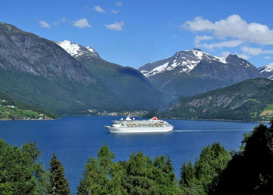 El Balmoral navegando por el Norte de Europa