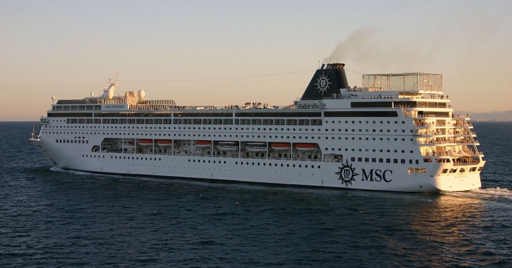 El encantador MSC Sinfonia navegando en aguas del Mediterraneo CRUCEROS MSC CRUCEROS MSC SINFONIA MEDITERRANEO