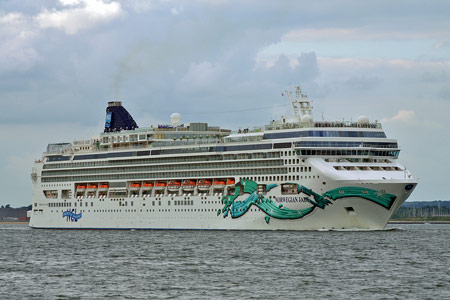 El Norwegian Jade (NCL) CRUCEROS NORWEGIAN JADE CRUCEROS MEDITERRANEO CRUCEROS FAMILIARES CRUCEROS BARATOS OFERTA DE CRUCEROS CRUCEROS NCL NORWEGIAN CRUISE LINE