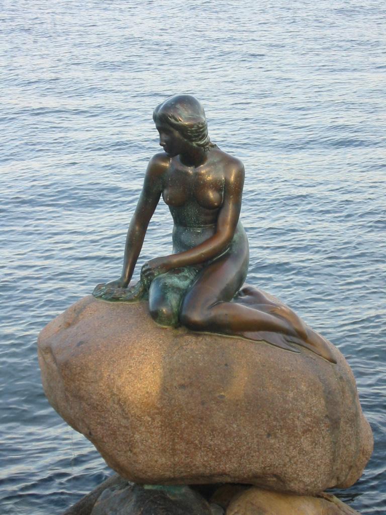La famosa sirenita de Copenhague, visita obligada en este viaje CRUCERO BALTICO COPENHAGUE OFERTA DESCUENTOS