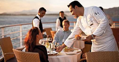 Disfrute de los detalles de un crucero de lujo a bordo de los buques de PONANT CRUCEROS PONANT CRUCEROS DE LUJO PONANT CRUISES CRUCEROS EN BARCO PEQUEÑO CREUERS CROISIERE BATEAU PONANT GASTRONOMIA RESTAURANTE TERRAZA AL FRESCO DINING ROOM DINING AL FRESCO TERRACE CRUISE SUNSET DINING #Ponant #PonantCruises #CrucerosPonant #Crucerosdelujo #CrucerosFranceses