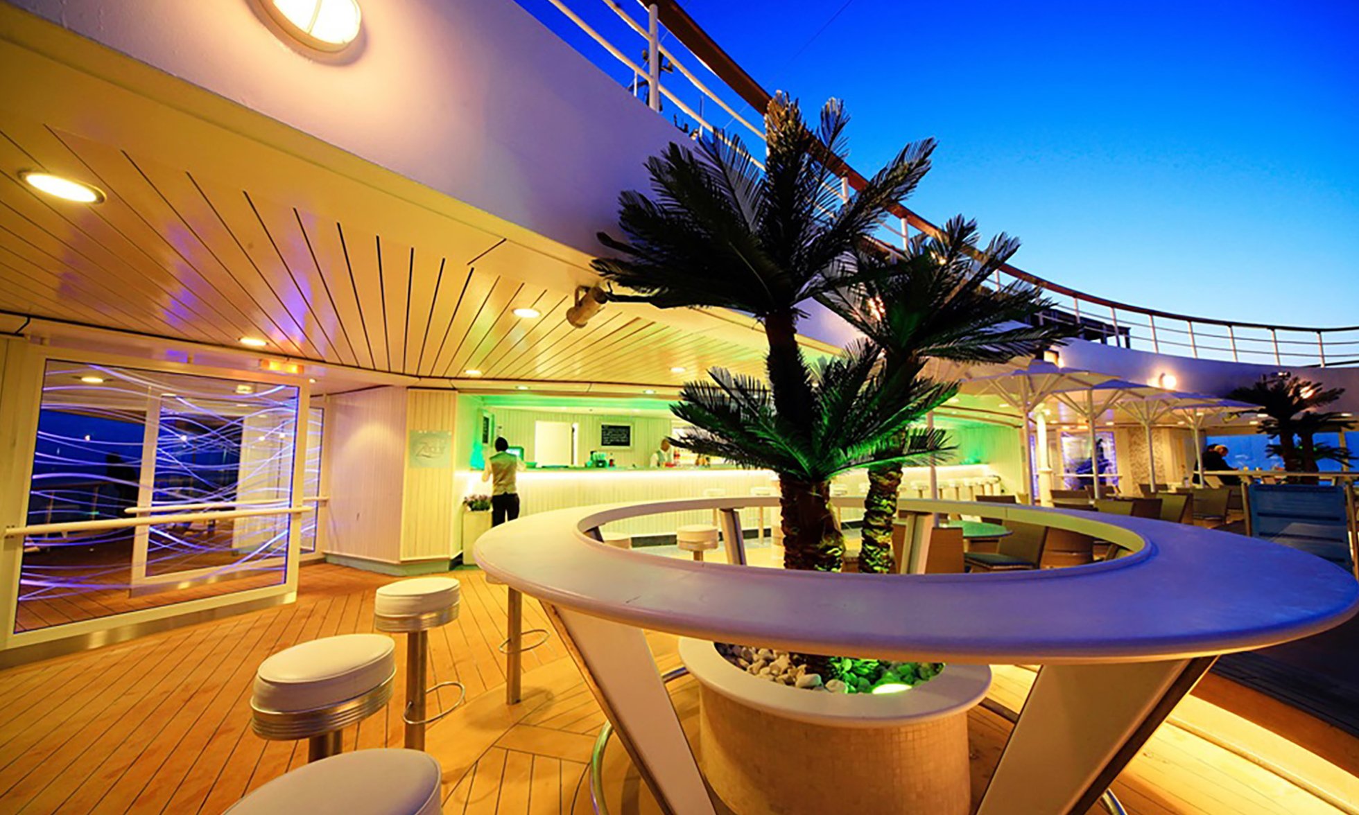 El Pool Bar "Agua Dulce Bar" a bordo del "Horizon" de Pullmantur Cruceros HORIZON CRUCEROS PULLMANTUR CRUCEROS TODO INCLUIDO CRUCEROS MEDITERRANEO CRUCEROS ISLAS GRIEGAS CRUCEROS CANARIAS CRUCEROS EN ESPAÑOL CRUCEROS PARA ESPAÑOLES CRUCEROS PULLMANTUR CRUCEROS BARATOS CRUCEROS EN OFERTA CRUCEROS FAMILIAS CRUCEROS EN GRUPO CRUCEROS DESCUENTO OFERTAS DE CRUCEROS LISBOA CRUCEROS MALAGA CRUCEROS MARRUECOS CRUCEROS ITALIA CRUCEROS GRECIA CRUCEROS ATENAS CRUCEROS SANTORINI CRUCEROS MIKONOS CRUCEROS MEDITERRANEO CRUCEROS CANARIAS CRUCEROS BARCELONA CRUCEROS MALAGA CRUCEROS VALENCIA CRUCEROS PULLMANTUR CRUISES MEDITERRANEAN CRUISES CANARY ISLAND CRUISES CRUISES EMIRATES CRUISES DUBAI CRUISES CREUERS BIDAIAK CRUCEROS HORIZON #Cruceros #Pullmantur #CrucerosPullmantur #CrucerosNortedeEuropa #CrucerosBaltico #CrucerosTodoIncluido #TodoIncluido #PacoRoncero #Allinclusive #Horizon #BuqueHorizon #Cruises #PullmanturCruises #CrucerosenGrupo #Grupos #Viajesengrupo #Crucerosengrupo #CrucerosenFamilia #Crucerosconniños #GruposCruceros #OfertasGruposCruceros #PoolBar #Piscina