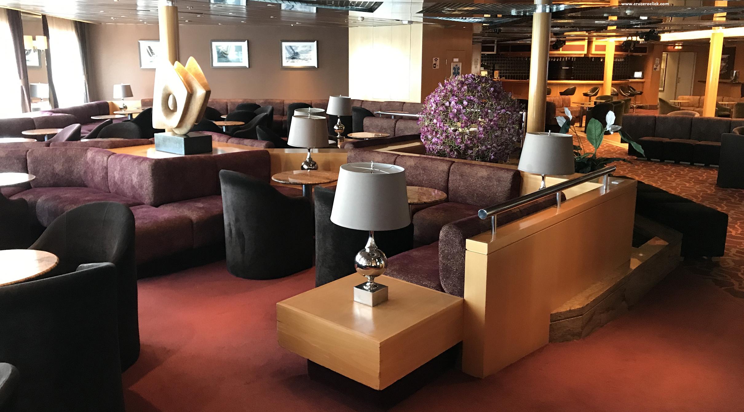 El Salón "Pura Vida", uno de los más animados del "Horizon" de Pullmantur Cruceros, en especial al caer la noche. HORIZON CRUCEROS PULLMANTUR CRUCEROS TODO INCLUIDO CRUCEROS MEDITERRANEO CRUCEROS ISLAS GRIEGAS CRUCEROS CANARIAS CRUCEROS EN ESPAÑOL CRUCEROS PARA ESPAÑOLES CRUCEROS PULLMANTUR CRUCEROS BARATOS CRUCEROS EN OFERTA CRUCEROS FAMILIAS CRUCEROS EN GRUPO CRUCEROS DESCUENTO OFERTAS DE CRUCEROS LISBOA CRUCEROS MALAGA CRUCEROS MARRUECOS CRUCEROS ITALIA CRUCEROS GRECIA CRUCEROS ATENAS CRUCEROS SANTORINI CRUCEROS MIKONOS CRUCEROS MEDITERRANEO CRUCEROS CANARIAS CRUCEROS BARCELONA CRUCEROS MALAGA CRUCEROS VALENCIA CRUCEROS PULLMANTUR CRUISES MEDITERRANEAN CRUISES CANARY ISLAND CRUISES CRUISES EMIRATES CRUISES DUBAI CRUISES CREUERS BIDAIAK CRUCEROS HORIZON #Cruceros #Pullmantur #CrucerosPullmantur #CrucerosNortedeEuropa #CrucerosBaltico #CrucerosTodoIncluido #TodoIncluido #PacoRoncero #Allinclusive #Horizon #BuqueHorizon #Cruises #PullmanturCruises #CrucerosenGrupo #Grupos #Viajesengrupo #Crucerosengrupo #CrucerosenFamilia #Crucerosconniños #GruposCruceros #OfertasGruposCruceros