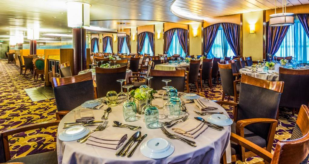 El Restaurante "Atlántico" del Monarch (Pullmantur) MONARCH