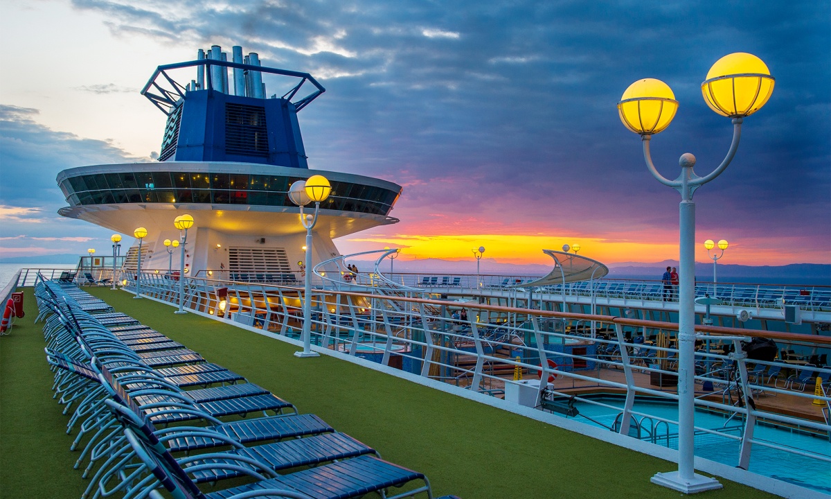 Desde la cubierta superior del Solarium del Sovereign podremos disfrutar de vistas increíbles... CRUCEROS SOVEREIGN CRUCEROS PULLMANTUR CRUCEROS OFERTA DESCUENTOS CRUCERO 5 MARAVILLAS DEL MEDITERRANEO SOVEREIGN DE PULLMANTUR SOVEREIGN CRUCEROS MEDITERRANEO CRUCEROS DESDE BARCELONA CRUCEROS MEDITERRANEO CRUCEROS ITALIA CRUCEROS DESDE BARCELONA MEDITERRANEAN CRUISES BARCELONA CRUISES CRUCEROS EN ESPAÑOL CRUCEROS ESPAÑA CRUCEROS FRANCIA #Sovereign #Pullmantur #CrucerosBarcelona #Barcelona #ReservaCruceros #OfertaCruceros #SovereignCruises #CrucerosSovereign