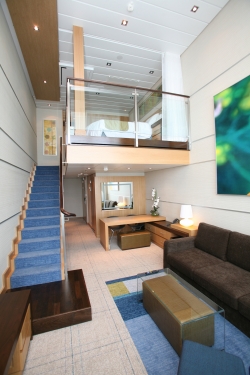 El Oasis of the Seas ofrece unas increibles Suites de 2 plantas tipo "Loft" con gran balcón y Pared Panorámica de Cristal OASIS LOFT SUITE OFERTA DESCUENTO CRUCERO BARATO