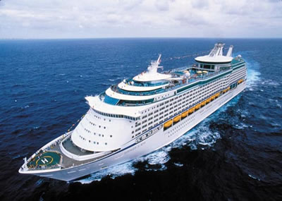 Imagen del Voyager of the Seas navegando a toda máquina