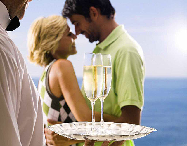 Disfrute de un viaje increible lleno de romanticismo a bordo de los buques Azamara CRUCEROS VIAJE DE NOVIOS OFERTA ESPECIAL CRUCEROS DE LUJO