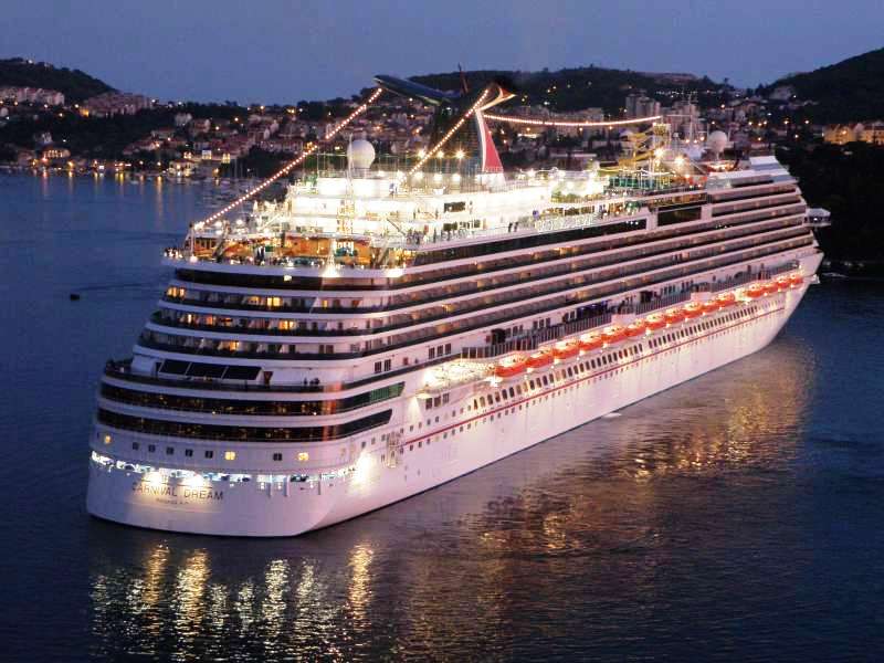 Al caer la noche se enciende la magia a bordo del Carnival Dream CARNIVAL DREAM CRUISE SHIP PORT CANAVERAL