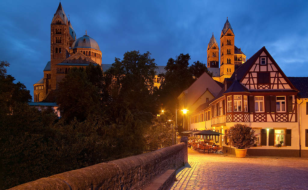 Una de las escalas de nuestro crucero será Speyer (Espira) en Alemania, la catedral Románica en pié más grande del mundo... CRUCEROS MS BELLEJOUR CRUCEMUNDO CRUCEROS FLUVIALES RHIN CRUCEROS FLUVIALES DANUBIO CRUCEROS FLUVIALES ALEMANIA CRUCEROS FLUVIALES AUSTRIA CRUCEROS FLUVIALES EN ESPAÑOL CRUCEROS CRUCEMUNDO CRUCEROS FLUVIALES CRUCEROS POR RIO CRUCEROS RIN CRUCEROS DANUBIO CRUCEROS RHIN DANUBE CRUISES RHINE CRUISES MS BELLEJOUR CRUISES CRUCEROS BELLEJOUR #Crucemundo #CrucerosFluviales #CrucerosRhin #CrucerosDanubio #CrucerosPaisesBajos #CrucerosenEspañol