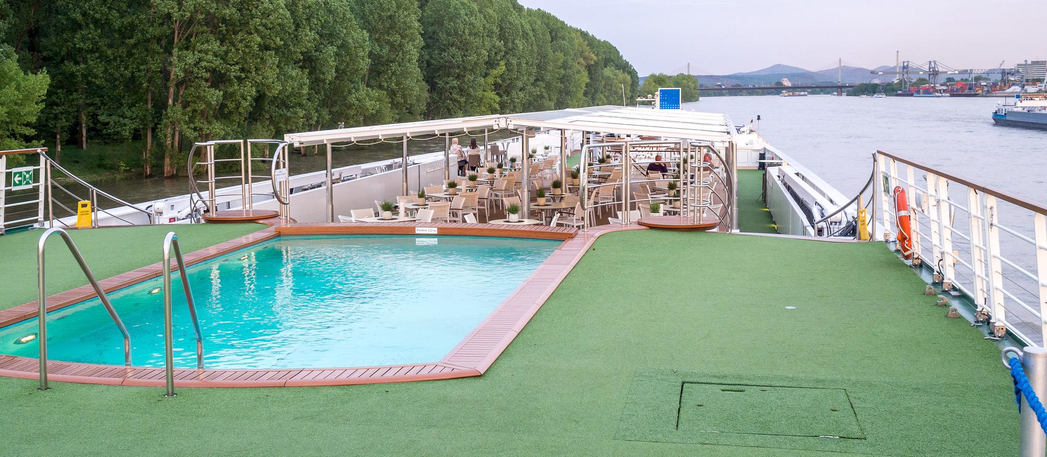 A-ROSA-FLORA A ROSA FLORA A ROSA CRUCEROS A-ROSA KREUZFAHRTEN AROSA CRUISES CRUCEROS AROSA CRUCEROS EN ESPAÑOL CRUCEROS PANAVISION CRUCEROS FLUVIALES PANAVISION CRUCEROS DANUBIO CRUCEROS ALEMANIA CRUCEROS FRANCIA CRUCEROS RIO RHIN RHINE CRUISES CRUCEROS COLONIA CRUCEROS FRANKFURT CRUCEROS BAMBERG CRUCEROS WURZBURG CRUCEROS MAIN CRUCEROS NUREMBERG CRUCEROS RATISBONA #Arosa #ArosaFlora #Arosacruises #A-Rosa #CrucerosArosa #CrucerosPanavision #FluvialesPanavision #CrucerosFluviales #CrucerosDanubio #DanubeCruises #RiverCruises #DanubeCruises #MainRiver #MainCruceros #RatisbonaCruises #CrucerosWurzburgo #CrucerosFrankfurt #CrucerosColonia #CrucerosPorRios #CrucerosEuropa #EuropeCruises #CrucerosBaviera #ViajesBaviera #CrucerosFamilia #CrucerosSeguros #CrucerosPequeños #CrucerosFamiliares