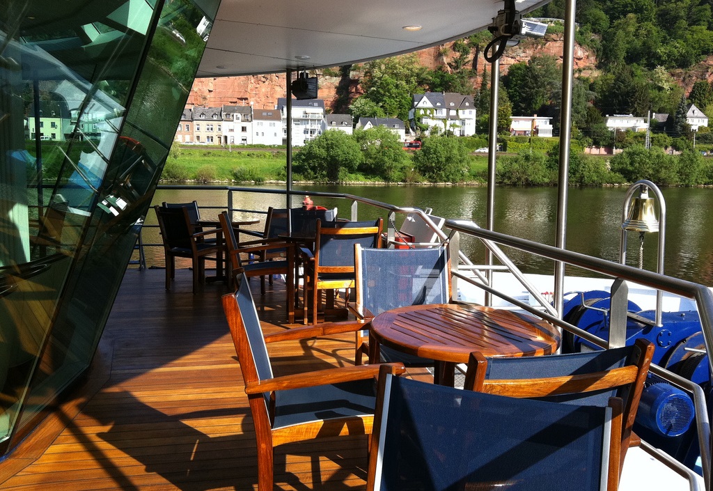 Espectaculares vistas desde el Restaurante al aire libre situado en la proa del barco CRUCEROS DE LUJO AMADAGIO CRUCEROS RODANO CRUCEROS OFERTA CRUCEROS FLUVIALES DE LUJO LYON ARLES PROVENZA