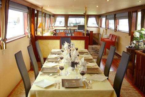 CRUCEROS FRANCIA CANAL DE BORGOÑA ABSOLUUT2 CRUCEROS DE LUJO CANALES CRUCEROS FLUVIALES BARCOS PEQUEÑOS CHARTER HOTEL BARGE BURGUNDY CRUISES FRANCE LUXURY CHARTER FAMILY CHARTER GASTRONOMIA FRANCESA FRENCH CUISINE