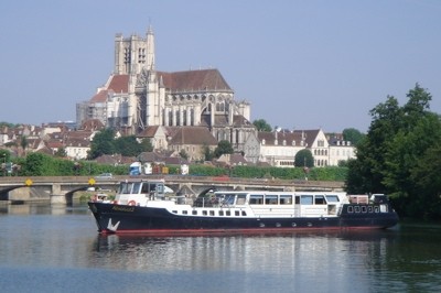 CRUCEROS FRANCIA CANAL DE BORGOÑA ABSOLUUT2 CRUCEROS DE LUJO CANALES CRUCEROS FLUVIALES BARCOS PEQUEÑOS CHARTER HOTEL BARGE BURGUNDY CRUISES FRANCE LUXURY CHARTER FAMILY CHARTER FAMILIA CHARTER