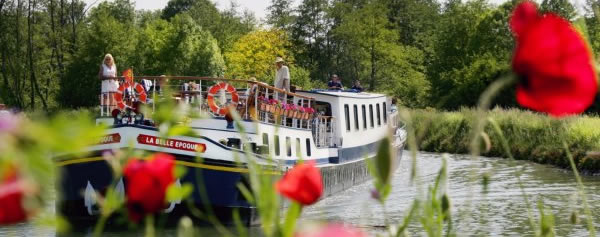 CRUCEROS FLUVIALES CANALES DE FRANCIA CANAL BORGOÑA LA BELLE EPOQUE EUROPEAN WATERWAYS GO BARGING HOTEL BARGE ALQUILER BARCOS FRANCIA CRUCEROS FLUVIALES LUJO PRIVADO BORGOÑA BURGUNDY BARGE CRUISES