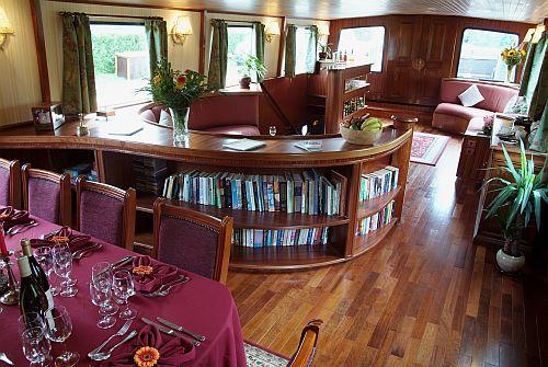 CRUCEROS FLUVIALES CANALES DE FRANCIA CANAL BORGOÑA LA BELLE EPOQUE EUROPEAN WATERWAYS GO BARGING HOTEL BARGE ALQUILER BARCOS FRANCIA CRUCEROS FLUVIALES LUJO PRIVADO ELEGANTE