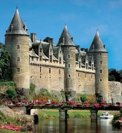 El Chateau de Rohan en Josselin (Francia) CRUCEROS PANACHE CRUCEROS FLUVIALES ALSACIA Y LORENA FRANCE RIVER CRUISES ALSACE LORRAINE PANACHE BARGE CRUISES CRUCEROS PRIVADOS CRUCEROS EN BARCO PEQUEÑO CRUCEROS FLUVIALES DE LUJO CHATEAU FRANCE