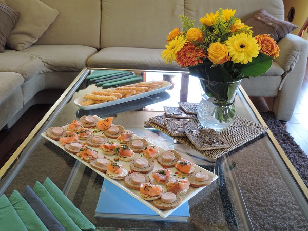 Canapes de aperitivo a bordo de la Barcaza "Le Panache" CRUCEROS FLUVIALES CANALES DE FRANCIA LA PANACHE CRUCEROS FLUVIALES DE LUJO CANAL DE LA MARNE AU RHIN LE PANACHE CANAPES DETALLES LUJO