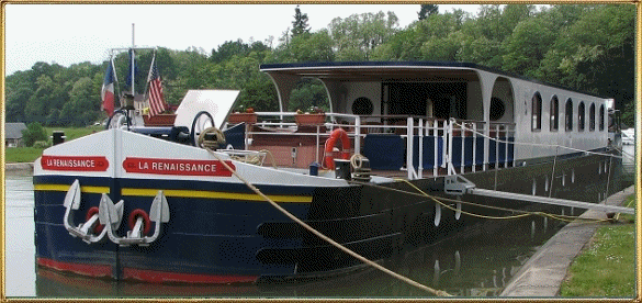 CRUCEROS FLUVIALES CANALES DE FRANCIA LA RENAISSANCE CANAL DE BRIARE CANAL LATERAL A LA LOIRE CRUCEROS VALLE DEL LOIRA CRUCEROS DE LUJO RIOS DE FRANCIA CRUISES UPPER LOIRE CRUISES WESTERN BURGUNDY CRUCEROS MONTARGIS CRUCEROS DE LUJO FAMILIAS CRUCEROS EN GRUPO