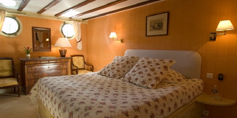 Una de las elegantes Suites del "La Renaissance" CRUCEROS FLUVIALES CANALES DE FRANCIA LA RENAISSANCE CANAL DU LOING CANAL DE BRIARE CRUCEROS FLUVIALES DE LUJO CRUCEROS BARCAZAS CRUCEROS BORGOÑA CRUCEROS LOIRA CRUCERO EN GRUPO CRUCEROS PRIVADOS CHARTER CRUCEROS CRUCEROS CINCO ESTRELLAS CRUCEROS EN FAMILIA CRUCEROS CON AMIGOS CRUCEROS VINO CRUCEROS COCINA FRANCESA