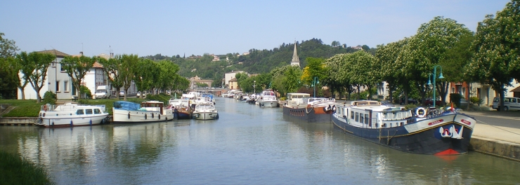 Nuestra barcaza "Rosa" atracada en Moissac (Francia) CRUCEROS FLUVIALES CANALES DE FRANCIA CANAL DE GARONNE ROSA HOTEL BARGE DESCUENTOS OFERTAS CRUCEROS EN FAMILIA CRUCEROS EN GRUPO ALQUILER CHARTER DE CRUCEROS BARCOS PRIVADOS CRUCEROS SUR DE FRANCIA MOISSAC