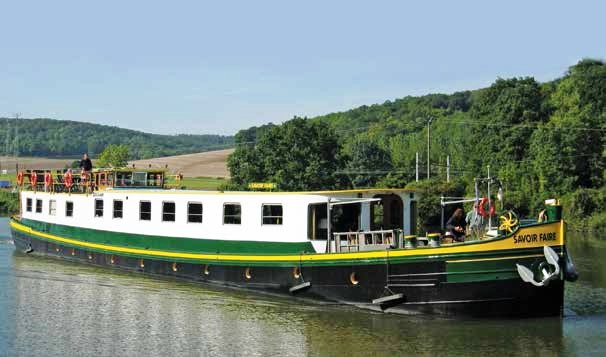 Navegar a bordo del "Savoir Faire" es una experiencia única... CRUCEROS FLUVIALES CANALES DE FRANCIA CANAL BORGOÑA SAVOIR FAIRE EUROPEAN WATERWAYS GO BARGING HOTEL BARGE ALQUILER BARCOS FRANCIA CRUCEROS FLUVIALES LUJO PRIVADO BORGOÑA BURGUNDY BARGE CRUISES
