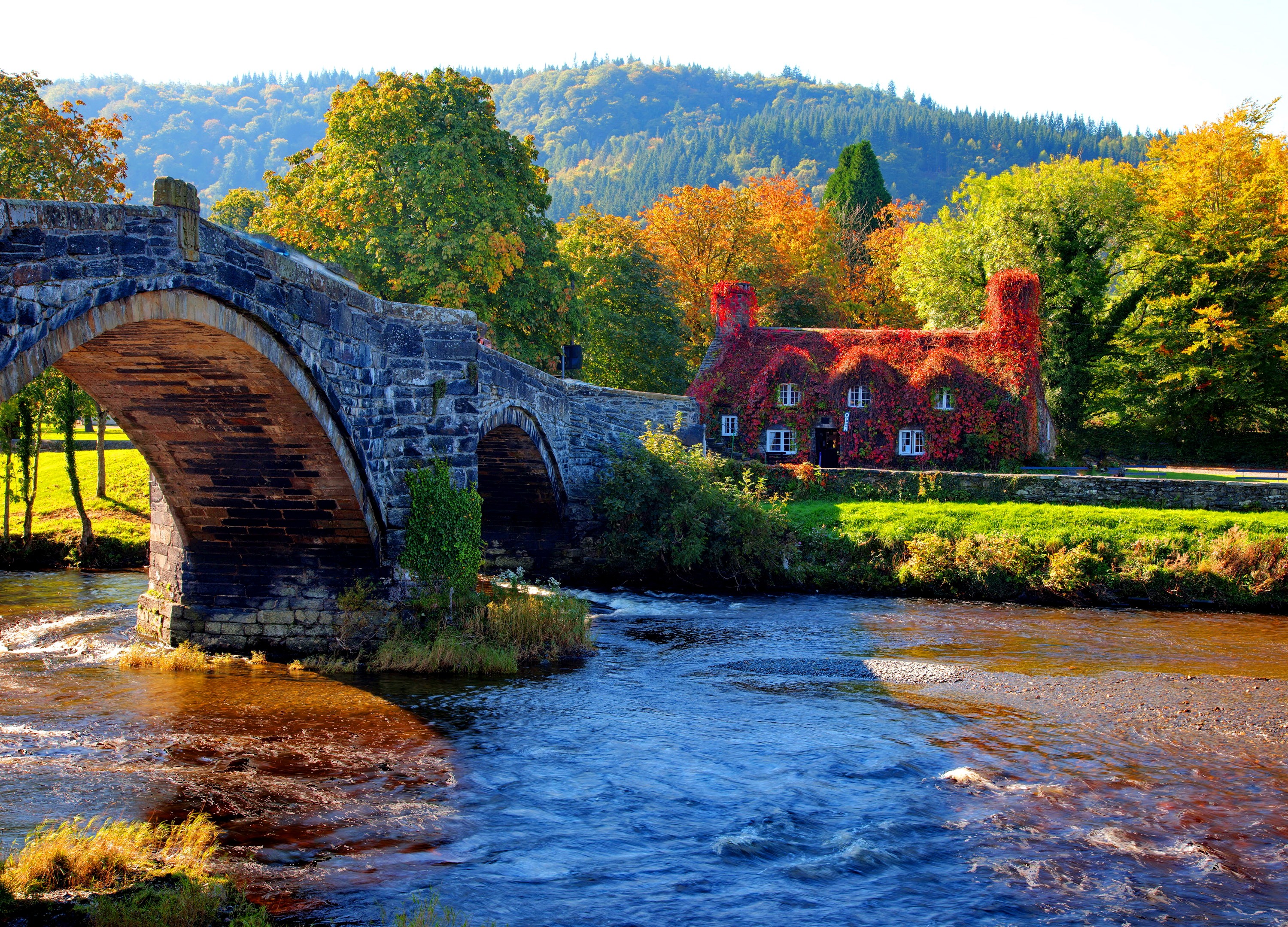 CRUCEROS FLUVIALES ESCOCIA CRUCEROS FLUVIALES HIGHLANDS CRUISES SCOTLAND SOTTISH HIGHLANDER CRUISES BARGE CRUISES SCOTLAND UNITED KINGDOM CRUISES FAMILY CRUISES SCOTLAND CHARTER CRUISES