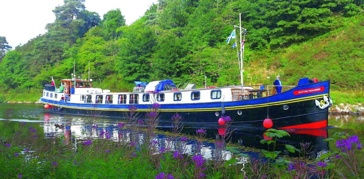 El Scottish Highlander es la forma más cómoda y refinada de conocer la belleza de las Highlands de Escocia CRUCEROS FLUVIALES ESCOCIA CRUCEROS FLUVIALES HIGHLANDS CRUISES SCOTLAND SOTTISH HIGHLANDER CRUISES BARGE CRUISES SCOTLAND UNITED KINGDOM CRUISES FAMILY CRUISES SCOTLAND