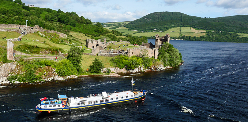 A bordo del Scottish Highlander recorreremos los más bellos paisajes de las Tierras Altas de Escocia (High Lands) salpicadas de castillos, valles, pueblitos y ruinas... CRUCEROS FLUVIALES ESCOCIA CRUCEROS FLUVIALES HIGHLANDS CRUISES SCOTLAND SOTTISH HIGHLANDER CRUISES BARGE CRUISES SCOTLAND UNITED KINGDOM CRUISES FAMILY CRUISES SCOTLAND CASTLES CASTILLOS DE ESCOCIA CRUCEROS