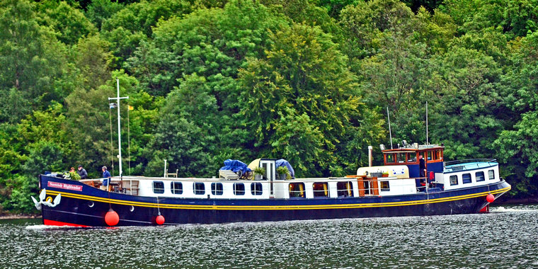 Scottish Highlander Cruise Barge CRUCEROS FLUVIALES ESCOCIA CRUCEROS FLUVIALES HIGHLANDS CRUISES SCOTLAND SOTTISH HIGHLANDER CRUISES BARGE CRUISES SCOTLAND UNITED KINGDOM CRUISES FAMILY CRUISES SCOTLAND CHARTER CRUISES