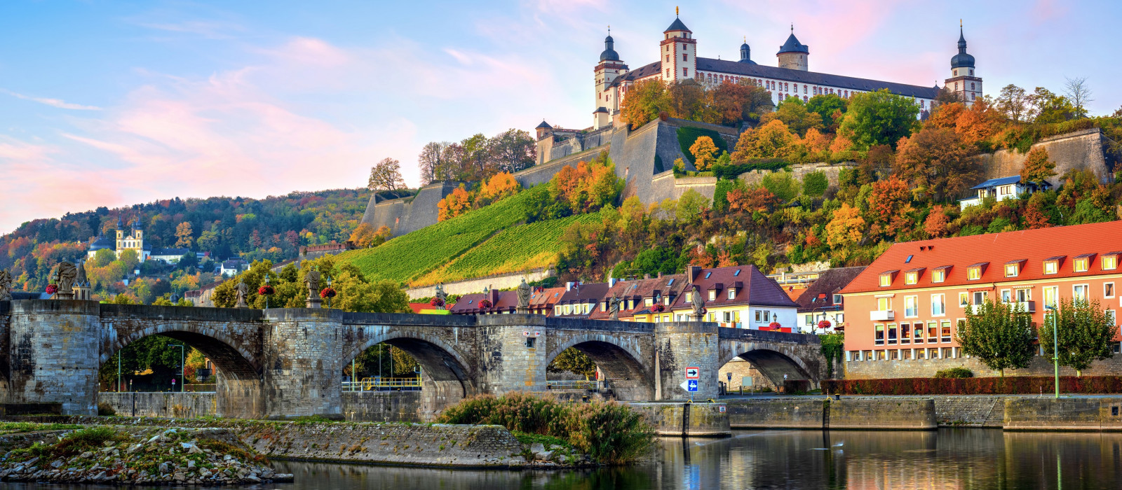 WURZBURG ALEMANIA CRUCEROS FLUVIALES CRUCEROS MAIN CRUCEROS RIO MENO CRUCEROS ALEMANIA #Wurzburg #WurzburgCruises #CrucerosWurzburg #MainCruises #CrucerosMeno