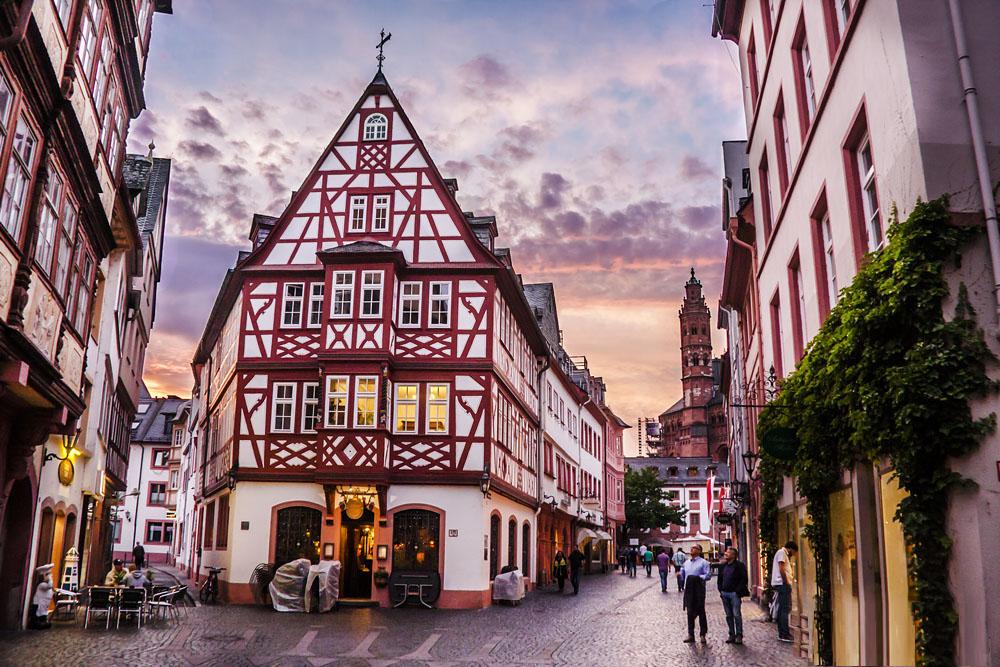MAGUNCIA MAINZ CRUCEROS RHIN CRUCEROS FLUVIALES ALEMANIA CRUCEROS FLUVIALES RHIN CRUCEROS ALEMANIA RHINE RIVER CRUISES #Maguncia #Mainz #Deutschland #Rhine #RhineCruises #CrucerosRhin #Rin #RhineRiver