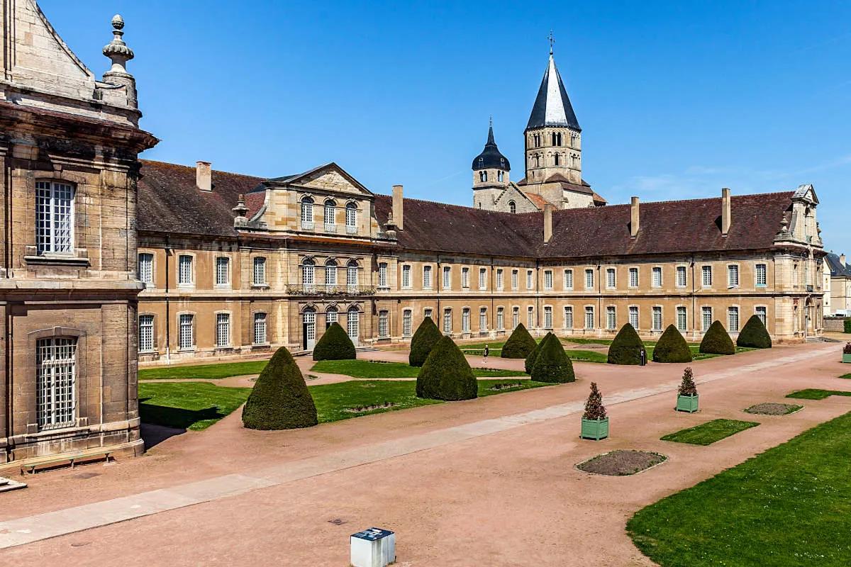 CLUNY FRANCIA ABADIA DE CLUNY EXCURSIONES CRUCEROS FLUVIALES FRANCE RODANO CRUCEROS RHONE CRUISES