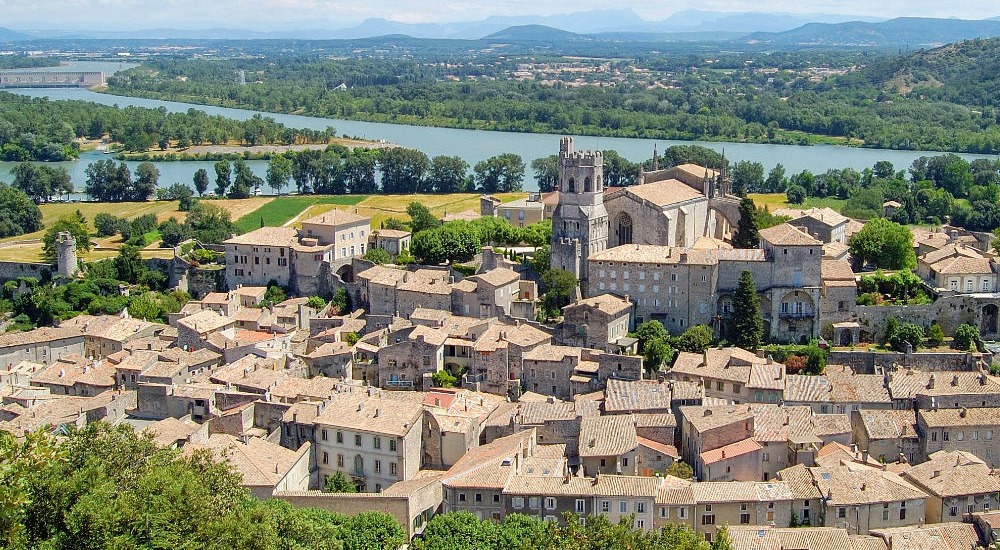 VIVIERS CRUCEROS RODANO RHONE CRUISES CRUCEROS FLUVIALES FRANCIA CRUCEROS FRANCE CRUISES #Viviers #CrucerosRodano #RhoneCruises #CrucerosFrancia #CrucerosLyon #ArdecheCruises
