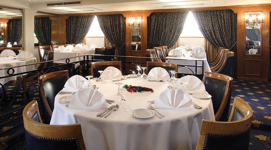 Restaurante a bordo del MS Crowne Prince. CRUCEROS NILO CRUCEROS EGIPTO VIAJES EGIPTO CRUCEROS POR EL NILO PIRAMIDES DE EGIPTO POLITOURS CRUCEROS EGIPTO CRUCEROS RIO NILO NILE CRUISES EGYPT CRUISES NILE RIVER CRUISES EGYPT VOYAGES MS CROWNE PRINCESS CRUISES CRUCEROS NILO #Nilo #CrucerosNilo #Egipto #ViajesEgipto #CruceroporelNilo #NileCruises #MSCrownePrince #CrownePrince #Crucerosdelujo #ElCairo #Piramides #Luxor #AbuSimbel #CrucerosAbuSimbel #CrucerosPolitours #Politours