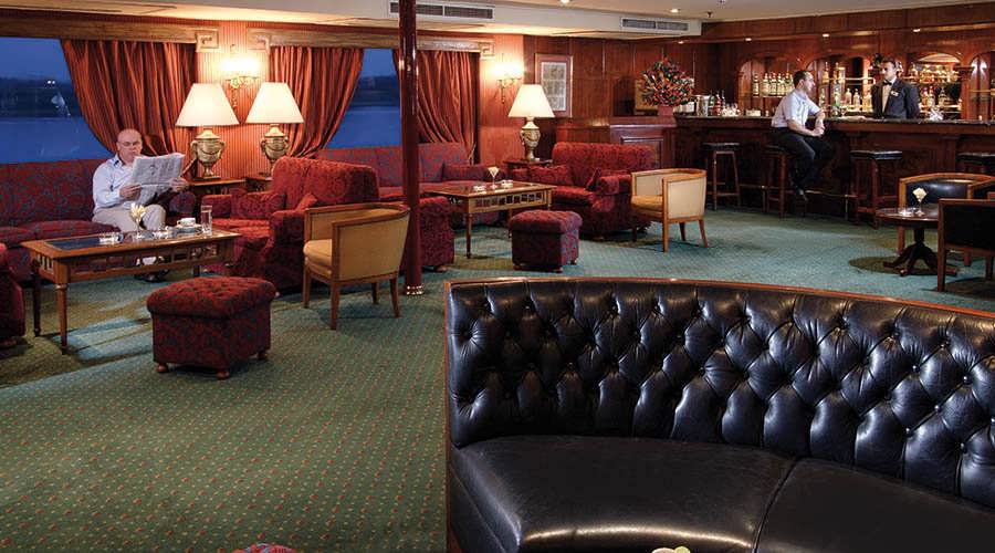 Lounge a bordo del MS Crown Princ, y al fondo, al otro lado de los ventanales nos espera... el histórico y enigmático río Nilo CRUCEROS NILO CRUCEROS EGIPTO VIAJES EGIPTO CRUCEROS POR EL NILO PIRAMIDES DE EGIPTO POLITOURS CRUCEROS EGIPTO CRUCEROS RIO NILO NILE CRUISES EGYPT CRUISES NILE RIVER CRUISES EGYPT VOYAGES MS CROWNE PRINCESS CRUISES CRUCEROS NILO #Nilo #CrucerosNilo #Egipto #ViajesEgipto #CruceroporelNilo #NileCruises #MSCrownePrince #CrownePrince #Crucerosdelujo #ElCairo #Piramides #Luxor #AbuSimbel #CrucerosAbuSimbel #CrucerosPolitours #Politours