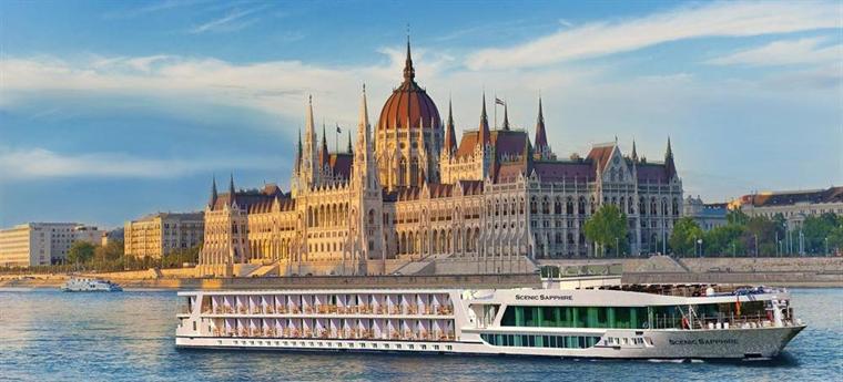 Disfrute de los tesoros del Danubio con Scenic Cruises (Foto: Budapest) CRUCEROS DANUBIO SCENIC CRUISES CRUISES CRUCEROS FLUVIALES DE LUJO DANUBIO DANUBE LUXURY CRUISES SCENIC CRUISES VIENNA BUDAPEST PASSAU MELK AMSTERDAM