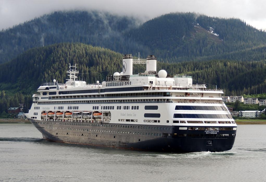 El elegante MS Amsterdam (Holland America Line) en Juneau (Alaska) CRUCEROS MS AMSTERDAM CRUCEROS HOLLAND AMERICA CRUCEROS EUROPA ASIA HOLLAND AMERICA LINE CRUCEROS DE LUJO MS AMSTERDAM