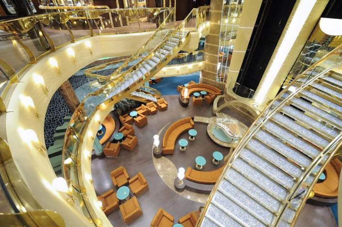 El impresionante Atrium del MSC FANTASIA