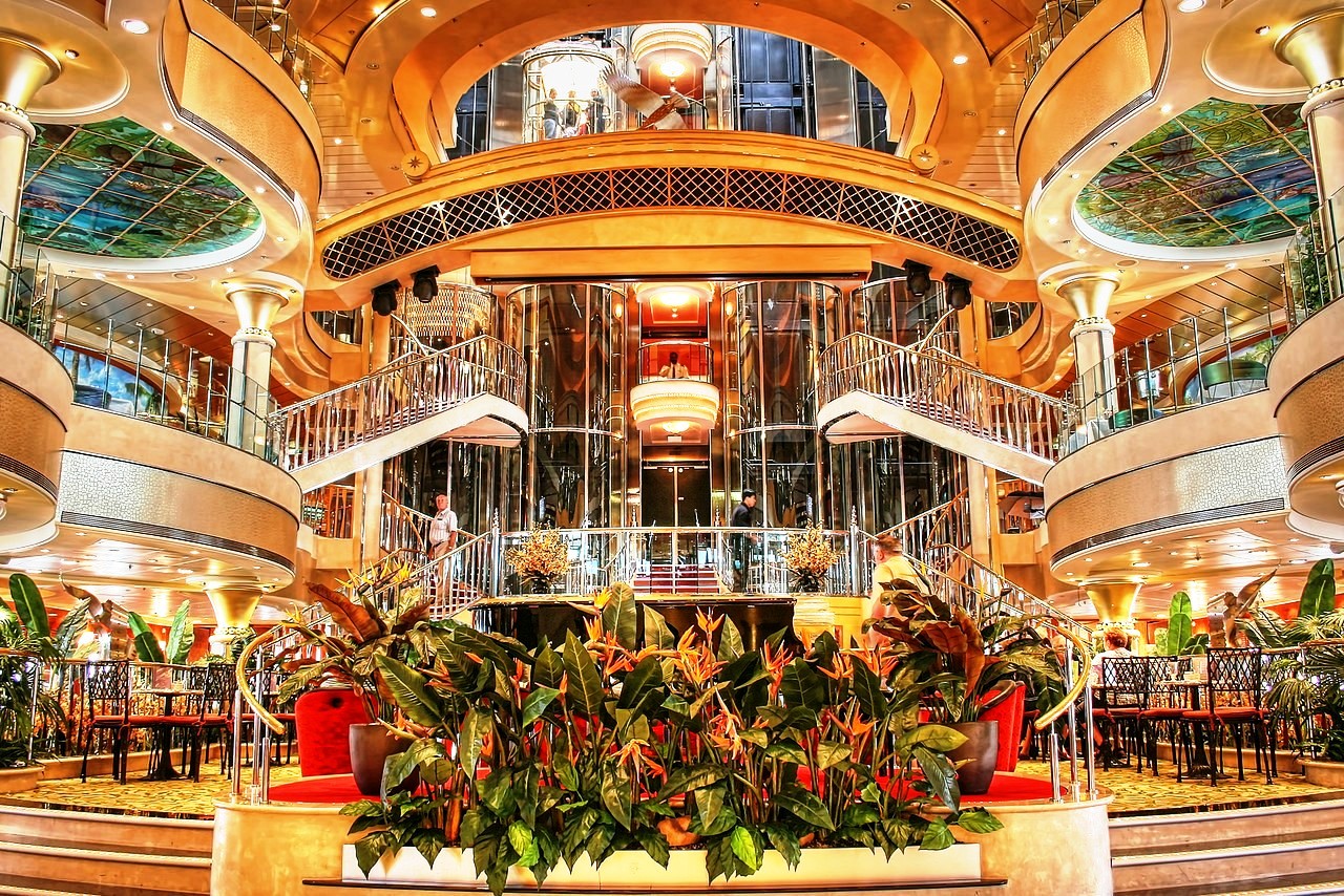 El Atrium del Norwegian Star, el auténtico corazón del barco CRUCEROS ISLAS GRIEGAS CRUCEROS NCL CRUCEROS MEDITERRANEO ORIENTAL CRUCEROS NORWEGIAN STAR ISLAS GRIEGAS CRUCEROS GRECIA CRUCEROS MEDITERRANEO DESDE VENECIA CRUCEROS MEDITERRANEO ORIENTAL DESDE VENECIA NCL CRUCEROS VERANO NORWEGIAN STAR GRECIA CRUCEROS ISLAS GRIEGAS GREEK ISLANDS CRUISES GREEK ISLES CRUISES NCL CRUISES NORWEGIAN STAR CRUISES SUMMER CRUISES NORWEGIAN STAR CRUCEROS OFERTA ISLAS GRIEGAS CRUCEROS BARATOS ISLAS GRIEGAS ATRIUM LOBBY