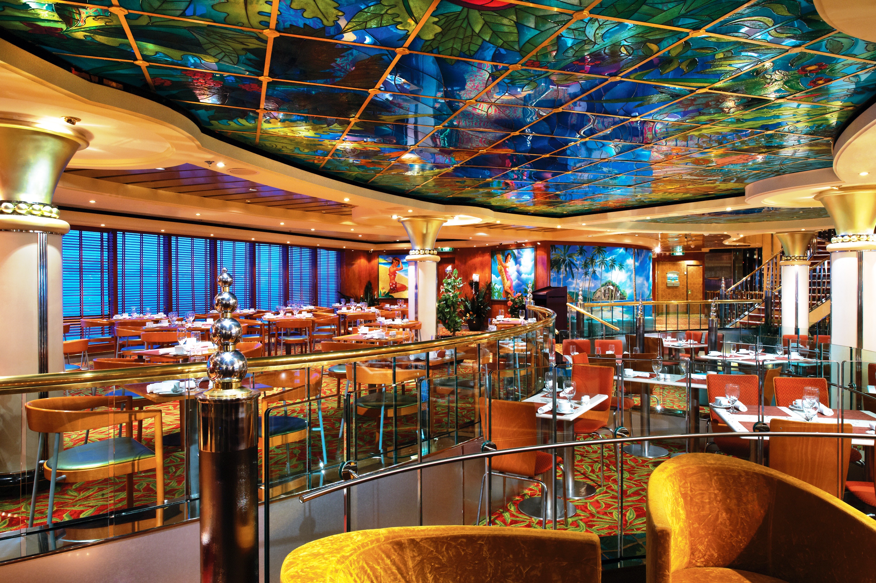 El Norwegian Star ofrece 13 Restaurantes diferentes a bordo para que pueda disfrutar cada noche de la gastronomía que más le apetezca... este Restaurante que ve aquí es el "Blue Lagoon" situado sobre el Lobby y que está abierto las 24h para ofrecer comida rápida, desde un hot-dog hasta unas patatas con questo o una hamburguesa de estilo americano... Coma cuando quiera con el FreeStyle Cruising de NCL CRUCEROS ISLAS GRIEGAS CRUCEROS NCL CRUCEROS MEDITERRANEO ORIENTAL CRUCEROS NORWEGIAN STAR ISLAS GRIEGAS CRUCEROS GRECIA CRUCEROS MEDITERRANEO DESDE VENECIA CRUCEROS MEDITERRANEO ORIENTAL DESDE VENECIA NCL CRUCEROS VERANO NORWEGIAN STAR GRECIA CRUCEROS ISLAS GRIEGAS GREEK ISLANDS CRUISES GREEK ISLES CRUISES NCL CRUISES NORWEGIAN STAR CRUISES SUMMER CRUISES NORWEGIAN STAR CRUCEROS OFERTA ISLAS GRIEGAS CRUCEROS BARATOS ISLAS GRIEGAS RESTAURANTES