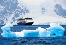 Un crucero de la Holland America Line pasando por el Fiordo Tracy Arm