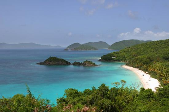 La belleza natural de la isla de St.Thomas es impresionante (en la imagen: Trunk Bay) CHARLOTTE AMALIE CRUCEROS CARIBE OFERTA