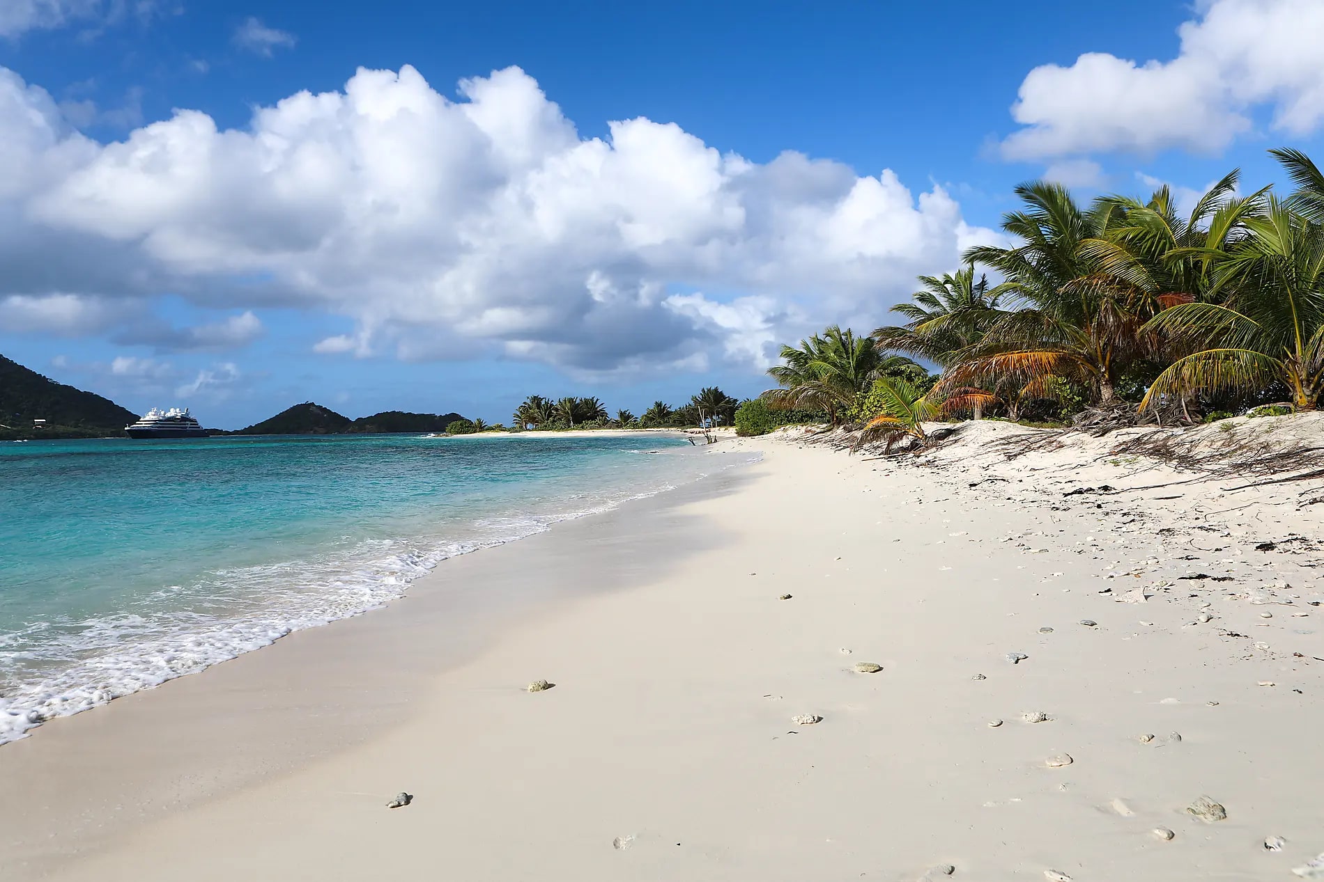 SANDY ISLAND CARRIACOU CRUCEROS CARIBE CROISIERES CARAIBES